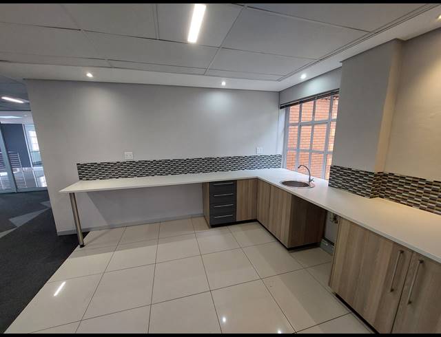 283M² OFFICE TO LET IN BRYANSTON